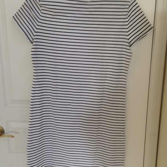 NWT Tommy Hilfiger Dress Shirt ( M ) - Picture 4 of 10